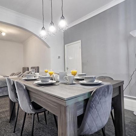 Beautiful Spacious Four Bedroom House With Parking For 2 Cars, 5 Minute Walk To Southend Station Esterno foto