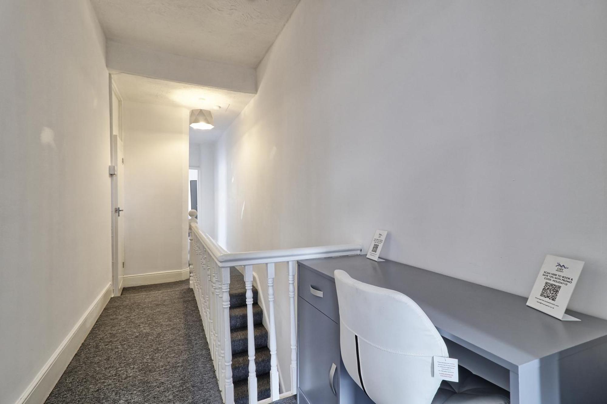 Beautiful Spacious Four Bedroom House With Parking For 2 Cars, 5 Minute Walk To Southend Station Esterno foto