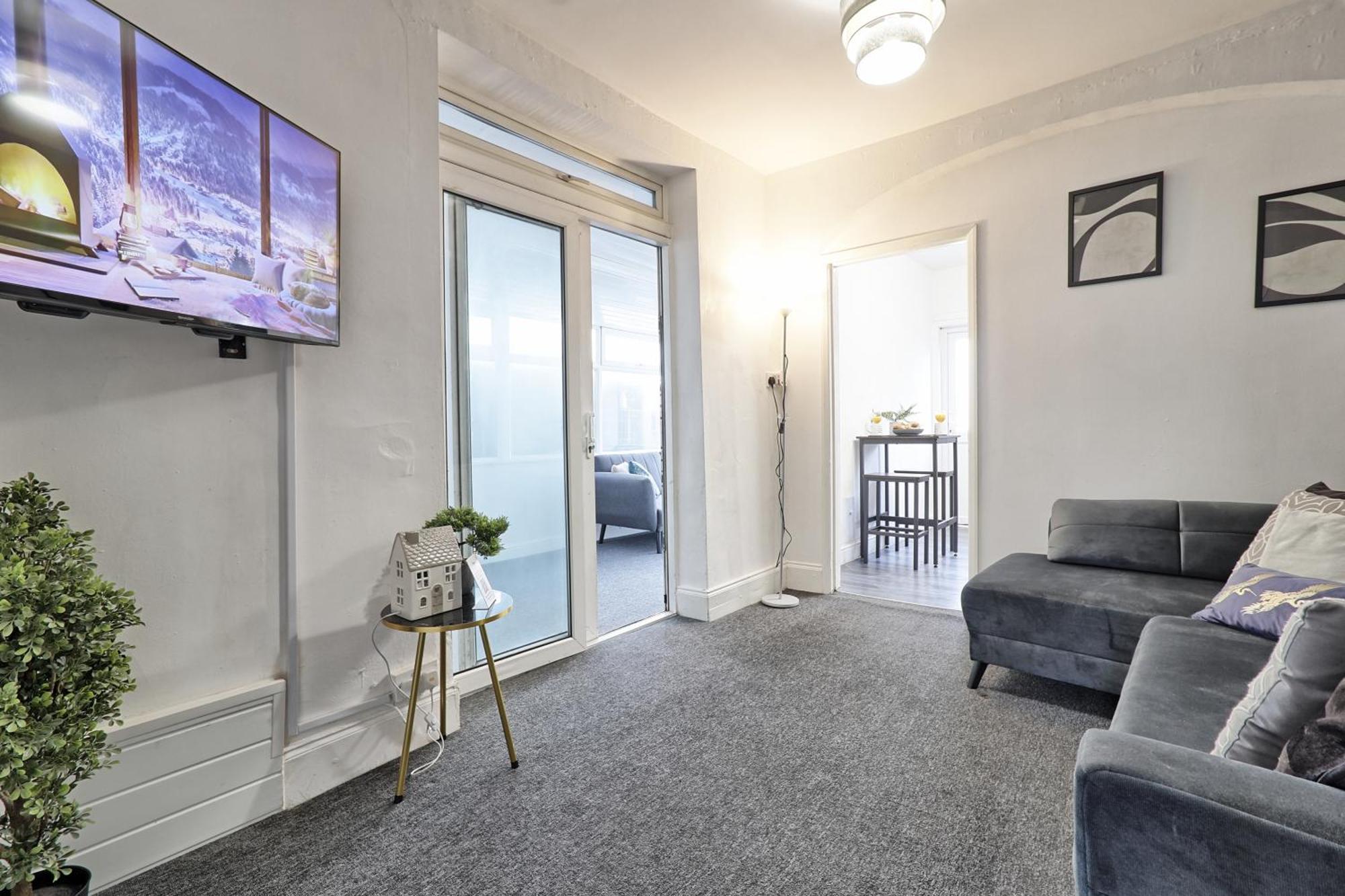 Beautiful Spacious Four Bedroom House With Parking For 2 Cars, 5 Minute Walk To Southend Station Esterno foto