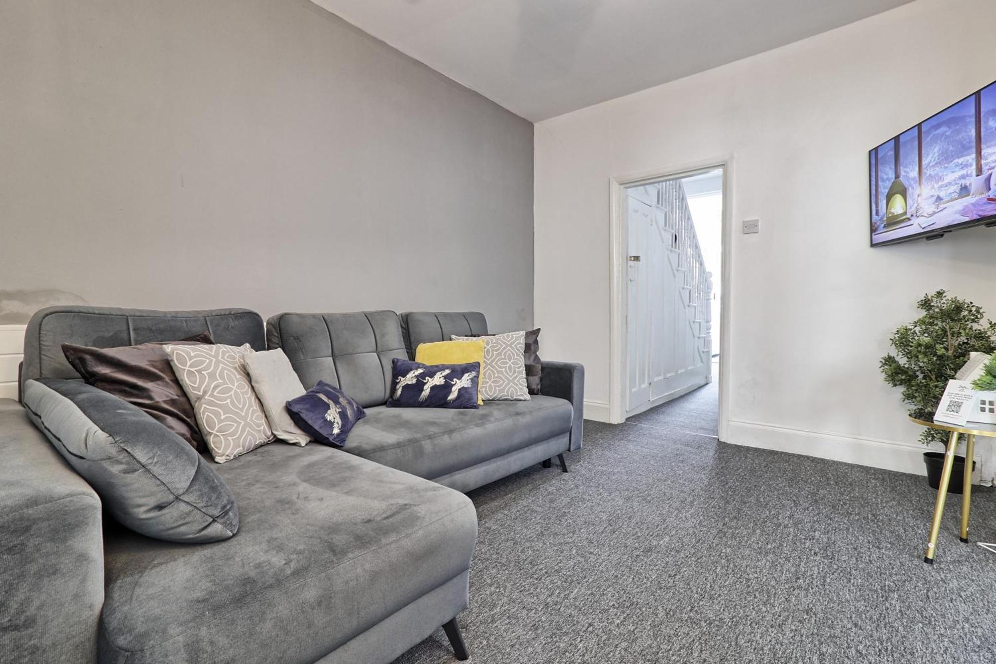 Beautiful Spacious Four Bedroom House With Parking For 2 Cars, 5 Minute Walk To Southend Station Esterno foto