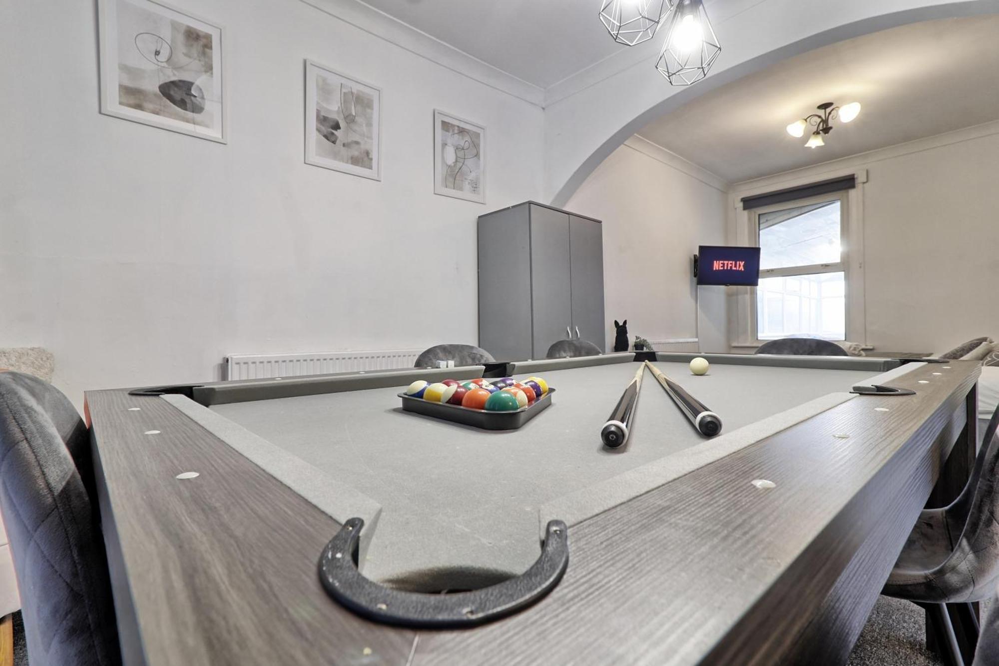 Beautiful Spacious Four Bedroom House With Parking For 2 Cars, 5 Minute Walk To Southend Station Esterno foto