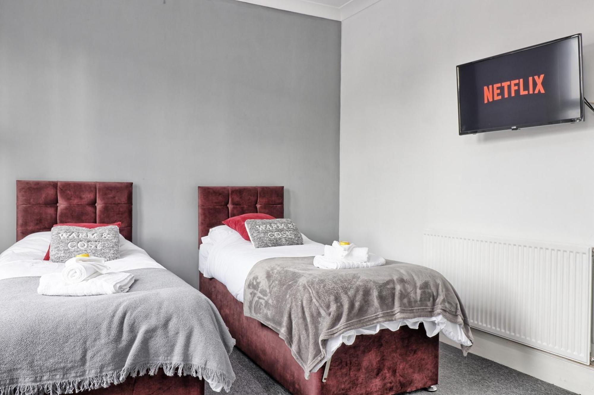 Beautiful Spacious Four Bedroom House With Parking For 2 Cars, 5 Minute Walk To Southend Station Esterno foto